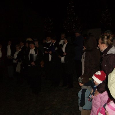 Fotografie 6 z galerie Koledy u vánočního stromku v podání dětí ZŠ Čížová