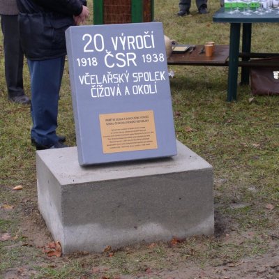 Fotografie 7 z galerie Odhalení památníku pro včelaře (ZO ČSV Čížová)