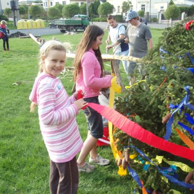 Fotografie 4 z galerie Stavění máje v Čížové