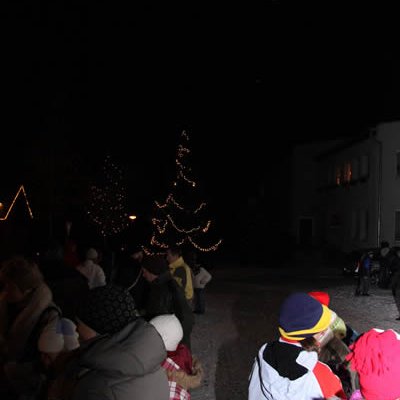 Fotografie 10 z galerie Zpívání u vánočního stromu