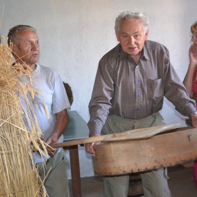 Fotografie 15 z galerie Historické zemědělské hospodaření, ukázky vytáčení medu - v Nové vsi u pana Forejta