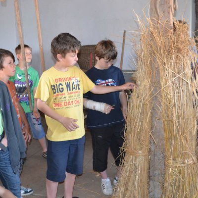 Fotografie 16 z galerie Historické zemědělské hospodaření, ukázky vytáčení medu - v Nové vsi u pana Forejta