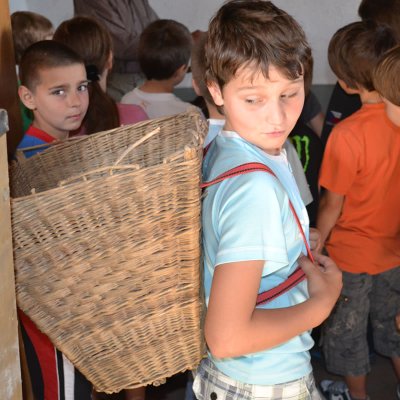 Fotografie 18 z galerie Historické zemědělské hospodaření, ukázky vytáčení medu - v Nové vsi u pana Forejta