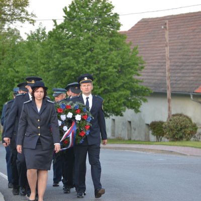 Fotografie 2 z galerie Položení věnců, lampionový průvod, vatra