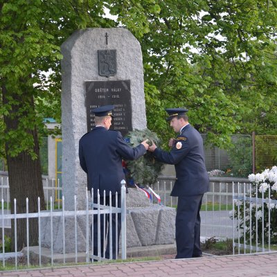 Fotografie 4 z galerie Položení věnců, lampionový průvod, vatra