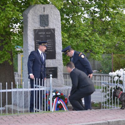 Fotografie 5 z galerie Položení věnců, lampionový průvod, vatra