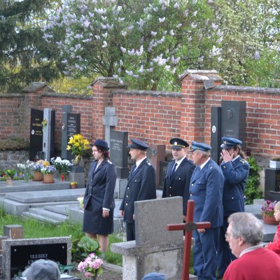 Fotografie 12 z galerie Položení věnců, lampionový průvod, vatra