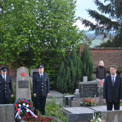 Fotografie 13 z galerie Položení věnců, lampionový průvod, vatra