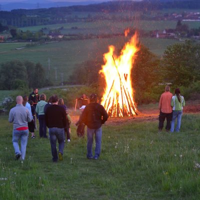 Fotografie 15 z galerie Položení věnců, lampionový průvod, vatra