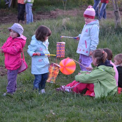Fotografie 18 z galerie Položení věnců, lampionový průvod, vatra