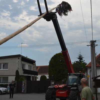 Fotografie 7 z galerie Stavění májky