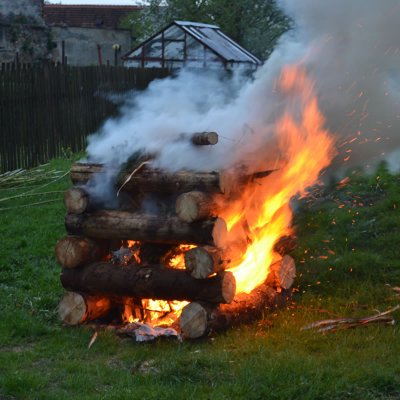 Fotografie 15 z galerie Stavění májky