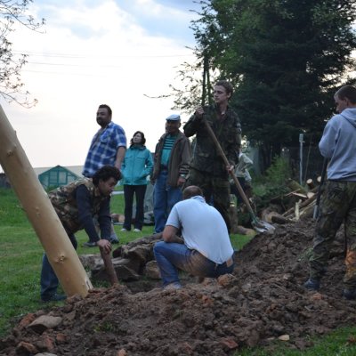 Fotografie 16 z galerie Stavění májky