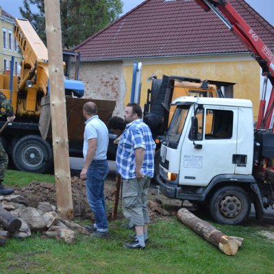 Fotografie 17 z galerie Stavění májky