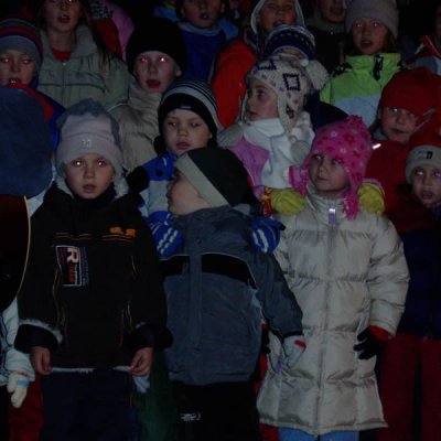 Fotografie 2 z galerie Koledování u vánočního stromu